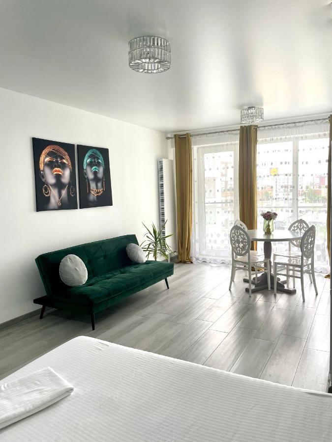 Dominic 2 Beds 1 Sofa Parking Pool Apartament By Alezzi Nord10 Apartment Navodari Exterior photo