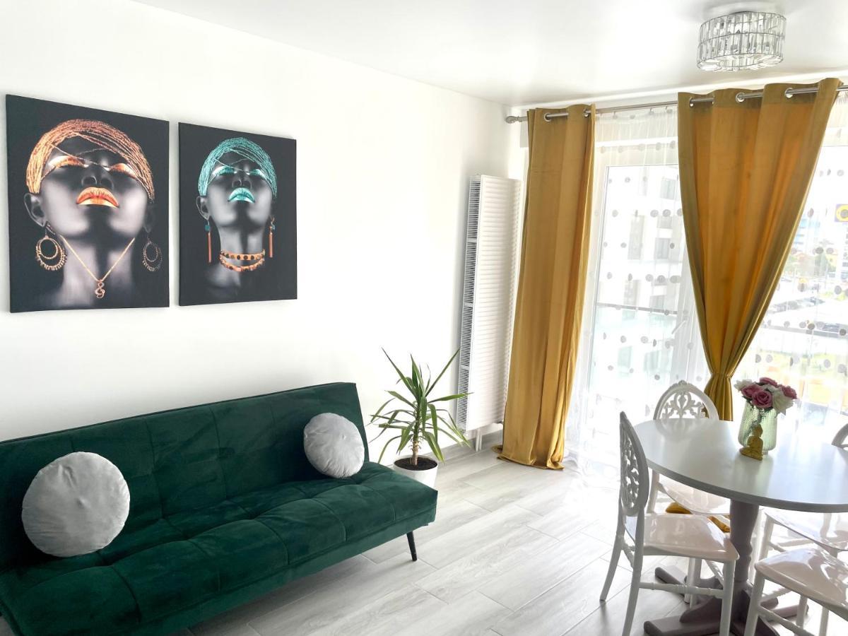 Dominic 2 Beds 1 Sofa Parking Pool Apartament By Alezzi Nord10 Apartment Navodari Exterior photo