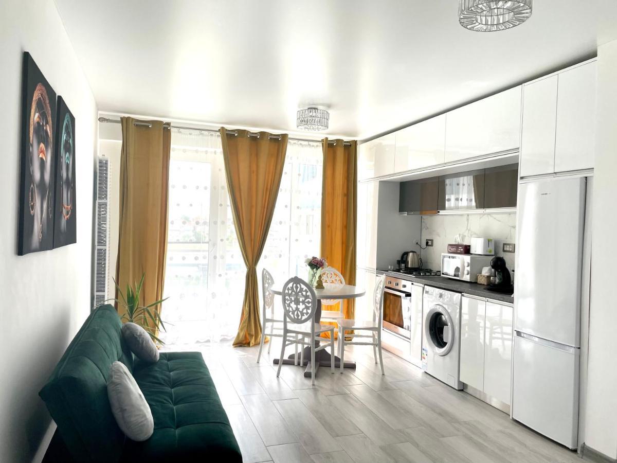 Dominic 2 Beds 1 Sofa Parking Pool Apartament By Alezzi Nord10 Apartment Navodari Exterior photo