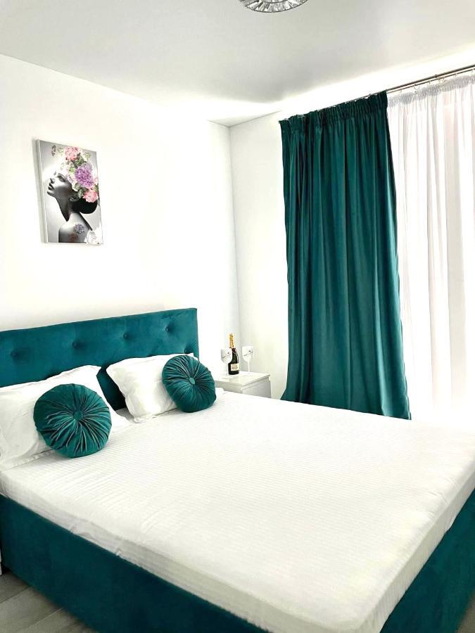 Dominic 2 Beds 1 Sofa Parking Pool Apartament By Alezzi Nord10 Apartment Navodari Exterior photo