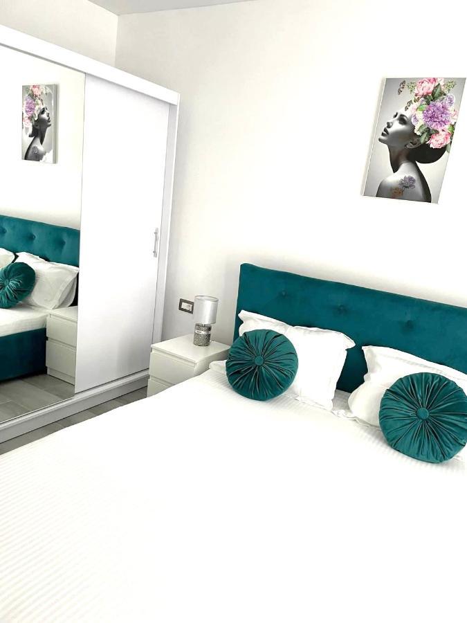 Dominic 2 Beds 1 Sofa Parking Pool Apartament By Alezzi Nord10 Apartment Navodari Exterior photo
