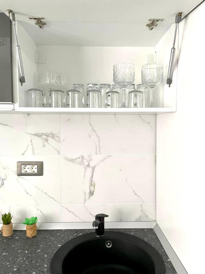 Dominic 2 Beds 1 Sofa Parking Pool Apartament By Alezzi Nord10 Apartment Navodari Exterior photo