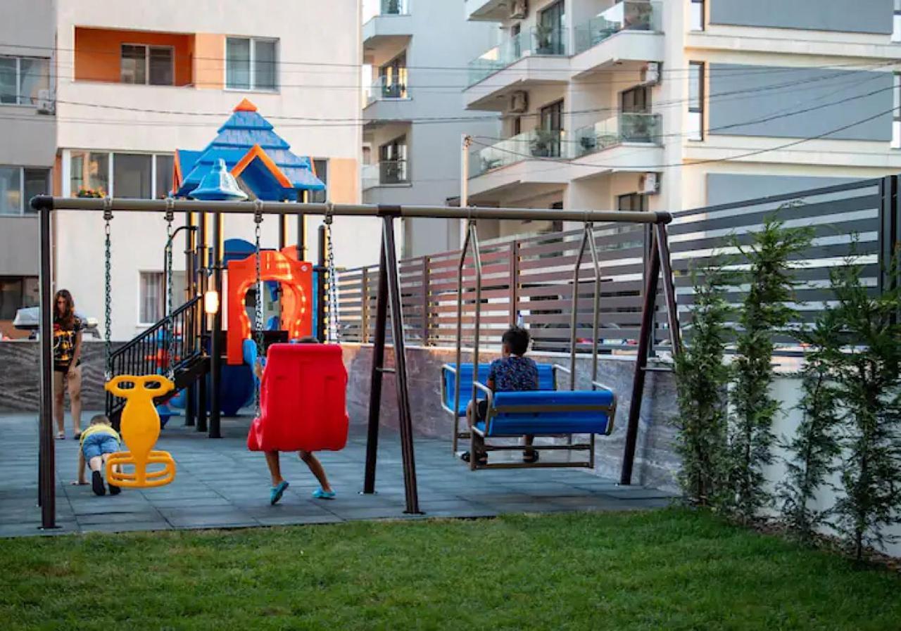 Dominic 2 Beds 1 Sofa Parking Pool Apartament By Alezzi Nord10 Apartment Navodari Exterior photo